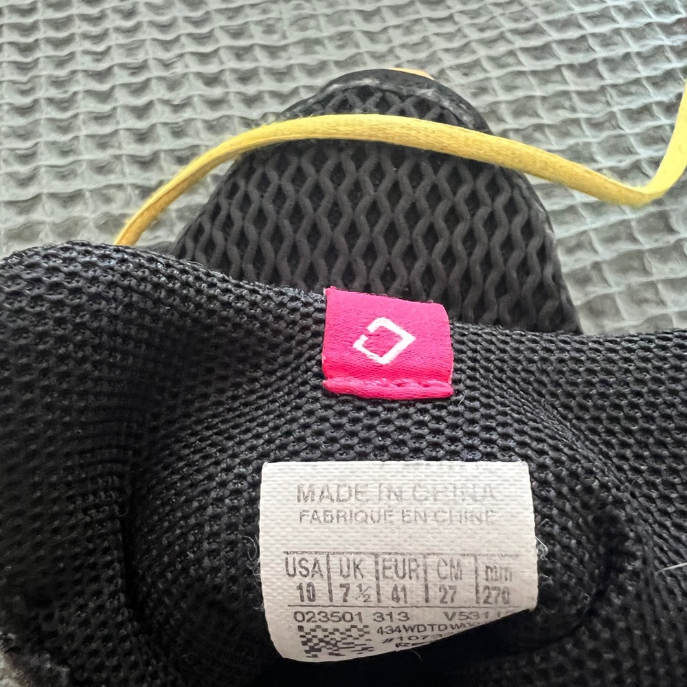Reebok RealFlex‎ Black and Pink Athletic Shoes - Picture 4 of 5